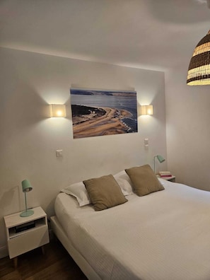 1 dormitorio, tabla de planchar con plancha, wifi