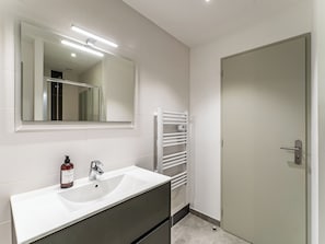 Een douche, een haardroger