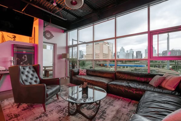 Townhome, 5 Bedrooms, Non Smoking, City View | Living area