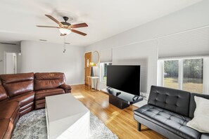 Smart TV - Beautiful Secluded 3Br/2 Home (Tallahassee)