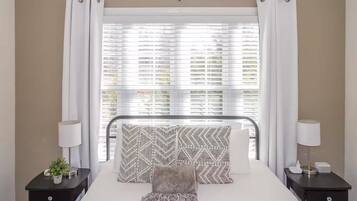 3 bedrooms, desk, iron/ironing board, travel crib