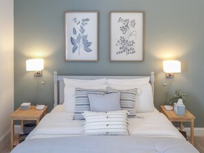 4 Schlafzimmer, Schreibtisch, Bügeleisen/Bügelbrett, Reisekinderbett