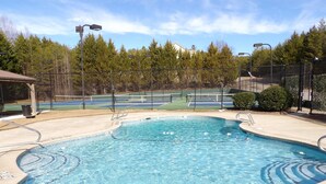 A swimming pool with clear blue water, surrounded by a fence and trees. - 4BR Innsbruck | Closest to Helen | Private Hot Tub | Pool, Tennis & Pickleball (Helen)