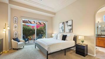 3 makuuhuonetta, työpöytä, silitysrauta/-lauta, vauvan matkasänky