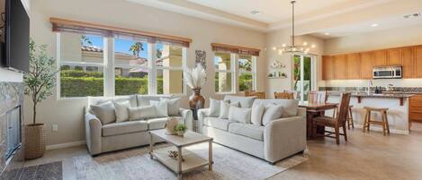 Een smart-tv en een open haard