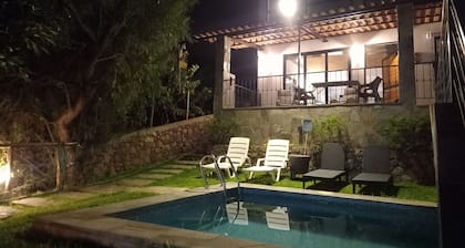 CASA DE CAMPO CON PISCINA VISTA A LAS MONTAÑAS EN SANTA CRUZ DE COCACHACRA PERU