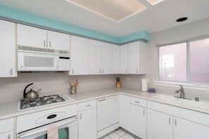 Fridge, oven, stovetop, dishwasher