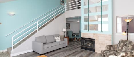 TV, fireplace
