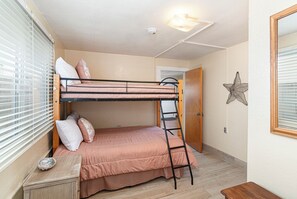 3 bedrooms, iron/ironing board, Internet
