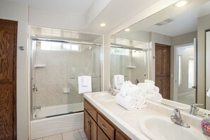 Bathroom - 260 Ocean View Unit A (Pismo Beach)