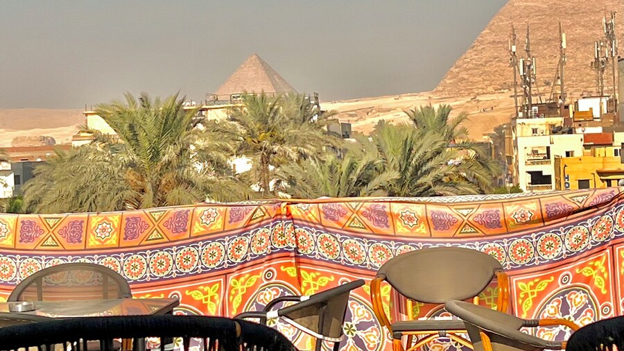 Amon Pyramids View Inn