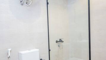 Vòi sen/bồn tắm kết hợp, đồ dùng nhà tắm miễn phí, máy sấy tóc