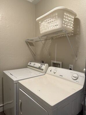 Interior - 2ba/1bd - College Park, Orlando. Minutes from ORMC & Advent Health Hospitals (Orlando)