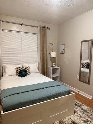 2 bedrooms, iron/ironing board, WiFi, bed sheets - 2ba/1bd - College Park, Orlando. Minutes from ORMC & Advent Health Hospitals (Orlando)