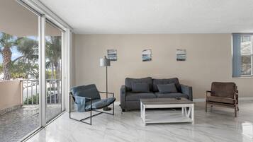 Departamento | Sala de estar | Televisión LCD de 55 pulgadas con canales digitales, Netflix y Hulu