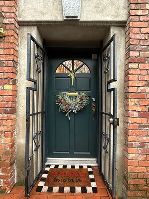 Exterior detail - Heritage Townhome Steps from the Beach in Kitsilano with Private Rooftop Patio (Vancouver)