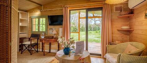 Fernseher, Tischtennisplatte