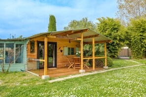Exterior - Chalet 'Les Iris' with private pool, shared terrace, and air conditioning (La Roquette-sur-Siagne)