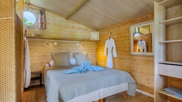 1 chambre, fer et planche à repasser, draps fournis