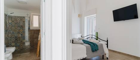 1 chambre, fer et planche à repasser, Wi-Fi gratuit, draps fournis