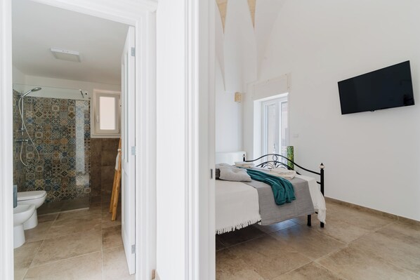 1 slaapkamer, een strijkplank/strijkijzer, gratis wifi, beddengoed