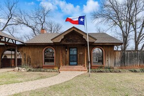 Exterior - Lone Star Hacienda - Resort-Style Texas Charm (Abilene)