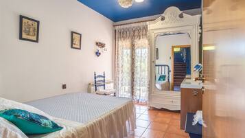 6 bedrooms, iron/ironing board, free WiFi, bed sheets