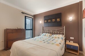 2 habitaciones, tabla de planchar con plancha y wifi gratis 