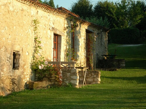 Cottage Rembrandt – Havre de paix en Dordogne avec piscine partagée chauffée