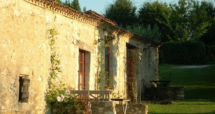 Cottage Rembrandt â Havre de paix en Dordogne avec piscine partagĂ©e chauffĂ©e