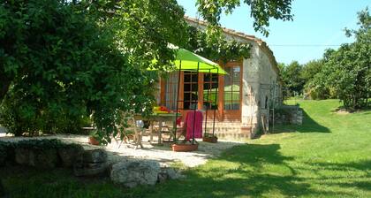 Cottage Rembrandt â Havre de paix en Dordogne avec piscine partagĂ©e chauffĂ©e