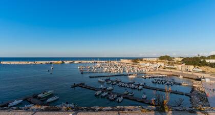 Casa Vacanze 'Minerva A Otranto' with Sea View, Wi-Fi and Air Conditioning