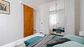 2 bedrooms, iron/ironing board, free WiFi, bed sheets