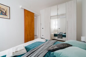 2 bedrooms, iron/ironing board, free WiFi, bed sheets