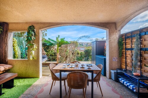 Studio 'Cocoon Hut - Terrace - Pool' avec piscine partagée, Wi-Fi et climatisation