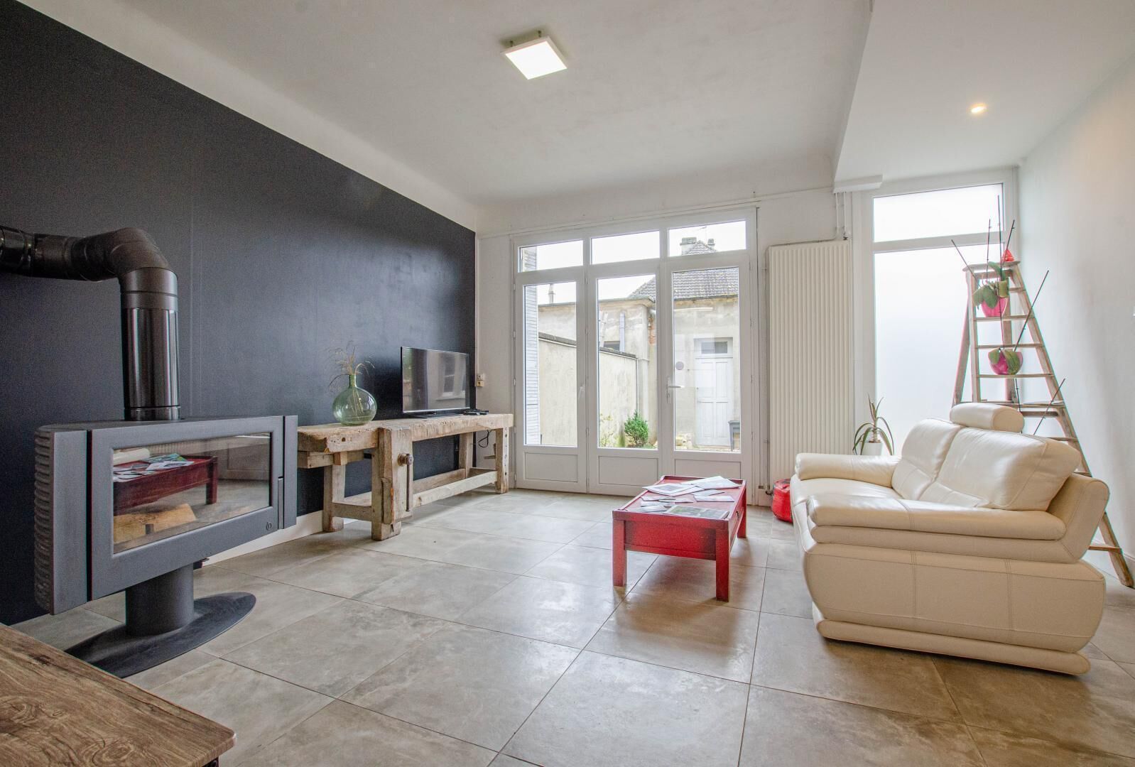 Televisie en een open haard