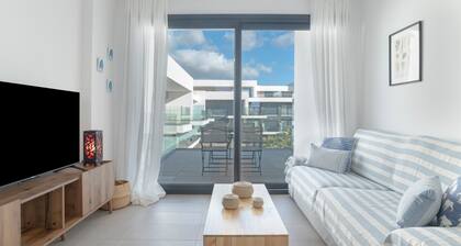 Ferienwohnung 'Palacio De Pilas 22' mit Gemeinschaftspool, Wi-Fi und Klimaanlage