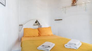 5 bedrooms, bed sheets