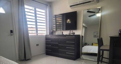 Vadis's Lux Studio in beautiful MayagĂŒez with WiFi, AC, laundry