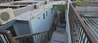 Vadis's Lux Studio in beautiful Mayagüez with WiFi, AC, laundry