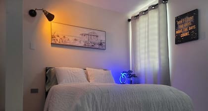 Vadis's Lux Studio in beautiful MayagĂŒez with WiFi, AC, laundry