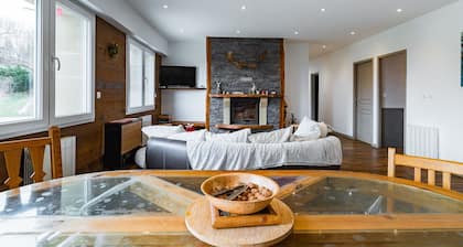 Holiday Home 'La Clé Du Vercors' with Mountain Views, Private Terrace & Wi-Fi