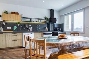 Fridge, microwave, oven, stovetop