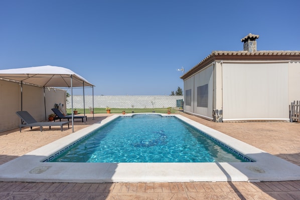 Pool - Country House 'La Solana' with Private Pool, Private Terrace and Wi-Fi (Chiclana de la Frontera)