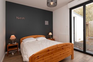 2 habitaciones, tabla de planchar con plancha y ropa de cama 