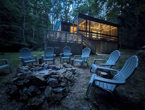 Secluded Mountain Retreat - Cozy Cabin on 8 Private Acres Near Shenandoah 