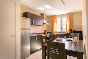 Frigorifero, forno, piano cottura, lavastoviglie