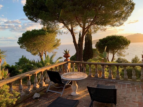 Villa 'Le Ginestre Di Mare' with Sea View, Private Terrace and Private Garden