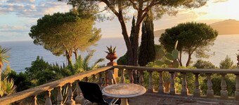 Villa 'Le Ginestre Di Mare' with Sea View, Private Terrace and Private Garden