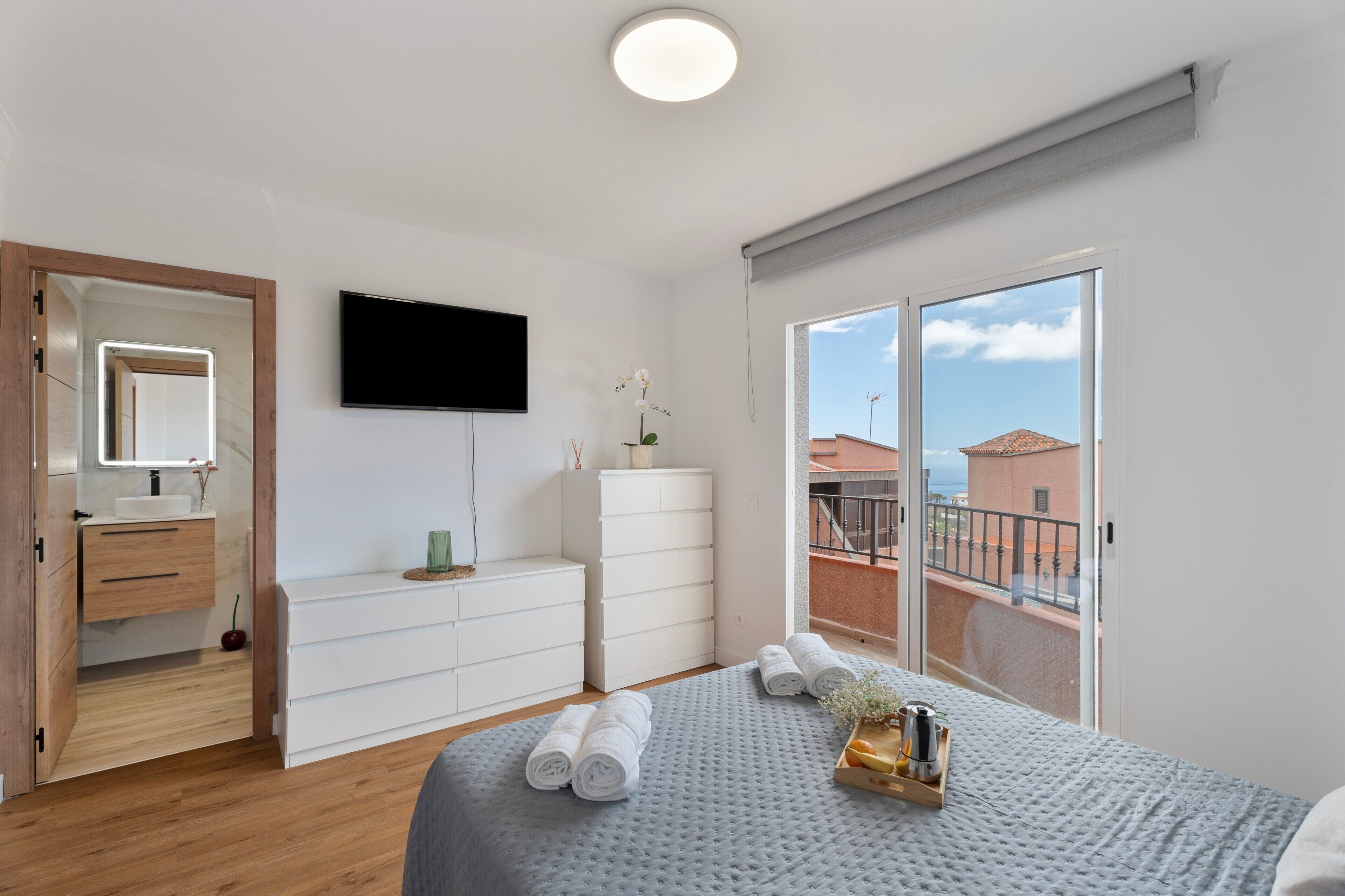 3 bedrooms, iron/ironing board, free WiFi